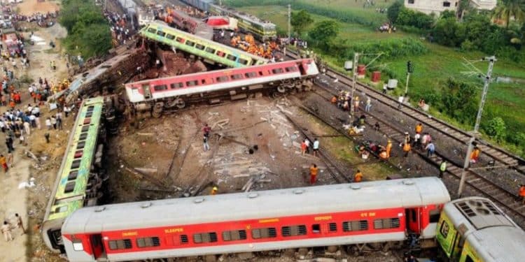 Choque múltiple de trenes en India
