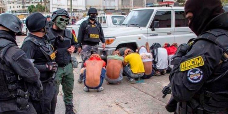 Capitán torturado por el régimen de Maduro alerta sobre simulación de justicia en su caso