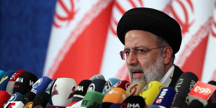 Presidente de Irán, Ebrahim Raisi, desafía a EEUU, señalándolo como enemigo común de Venezuela, Nicaragua y Cuba, en su gira Latinoamericana.