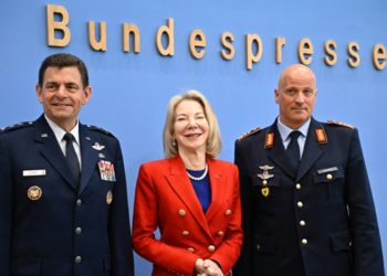 Ammy Gutmann junto a Ingo Gerhartz