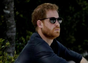 Príncipe Harry acusa a medios de acoso en juicio sobre espionaje telefónico