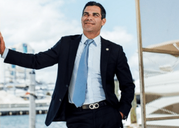 Republicano Francis Suarez, alcalde de Miami, anuncia su candidatura presidencial
