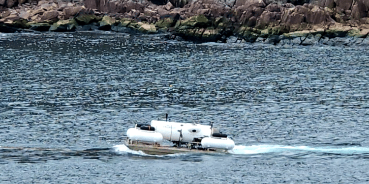 Desaparece submarino con 5 turistas que iban a ver los restos del Titanic en el Atlántico