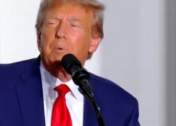 Precandidatos republicanos atacan a Trump por caso de los documentos clasificados