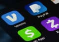 La reciente quiebra de bancos podría influir en la estabilidad de las aplicaciones financieras digitales.