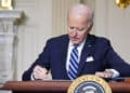 Con la firma del presidente Biden, se garantiza que el gobierno podrá seguir pidiendo prestado, para pagar sus facturas y evitar el impago.