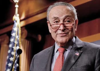 El líder demócrata en el Senado, Chuck Schumer, dijo: "Estados Unidos puede respirar aliviado. Estamos evitando el impago".
