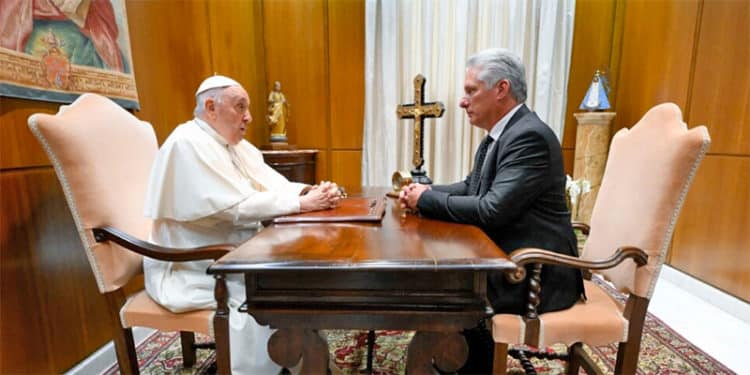 Se dice que el encuentro del papa Francisco y Miguel Díaz-Canel muestra una preferencia diplomática de la Santa Sede por los regímenes comunistas.