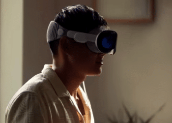 Expertos consideran que los lentes Apple Vision Pro aíslan a sus usuarios