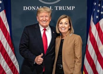 Trump pierde fuerza en Iowa tras criticar a gobernadora: DeSantis aprovecha el traspies