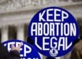 ¡Bloqueado! Juez suspende nueva restricciones al aborto en Iowa