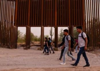 Grandes compuertas facilitan ingreso de indocumentados a EEUU, a través de Arizona