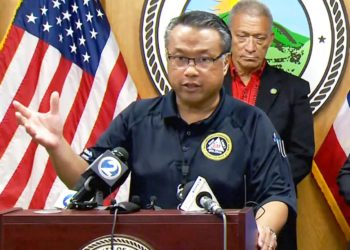 Renunció jefe de emergencias de Maui tras no haber activado las alertas de incendios