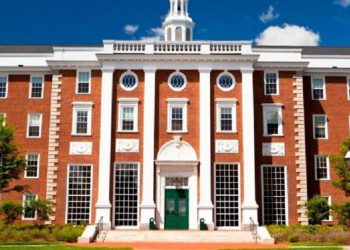 Polémica en Yale y Harvard por ataque de sus académicos a la Constitución de EE.UU