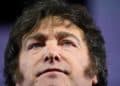 Alec Baldwin comparó al candidato presidencial de Argentina, Javier Milei, con un asesino en serie
