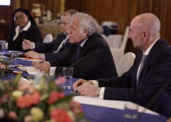 Luis Almagro visita Guatemala en medio de la grave crisis electoral