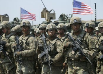 Estadounidenses desconfían de sus Fuerzas Armadas, la más baja en dos décadas