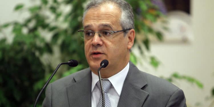 Embajador francés sigue en Níger a pocas horas de expirar el ultimátum
