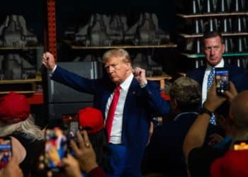 Trump arremete contra Biden por «asesinar la industria del automóvil» debido a su apoyo a los autos eléctricos