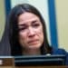 Demócrata Alexandria Ocasio-Cortez sobre su Tesla: «Era el carro más seguro en pandemia»