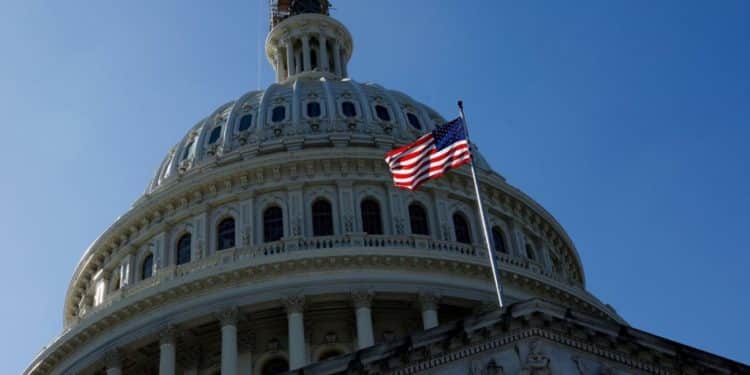 Senado de EE.UU evita cierre de gobierno y aprueba acuerdo: Ahora el proyecto de ley espera firma de Biden