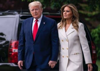Donald Trump acusa a DeSantis de atacar directamente a su esposa en Iowa