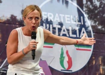 Ministra Meloni reacciona ante crisis migratoria en Italia: «No podemos acoger a toda esta gente»