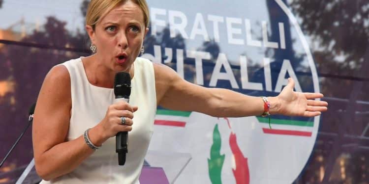 Ministra Meloni reacciona ante crisis migratoria en Italia: «No podemos acoger a toda esta gente»