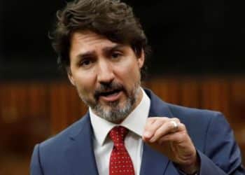 En medio de presiones, Trudeau elimina impuestos y pide regular precios de alimentos