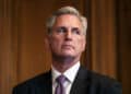 Kevin McCarthy anuncia una investigación formal de juicio político contra Joe Biden