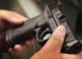 Tras muerte de joven de 11 años, Nuevo México suspende porte de armas