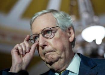 Senador McConnell se niega a jubilarse: Su médico asegura que está «calificado» para trabajar