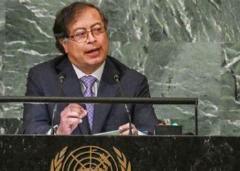 Mientras Colombia enfrenta los estragos del paramilitarismo, Petro propone paz en Ucrania