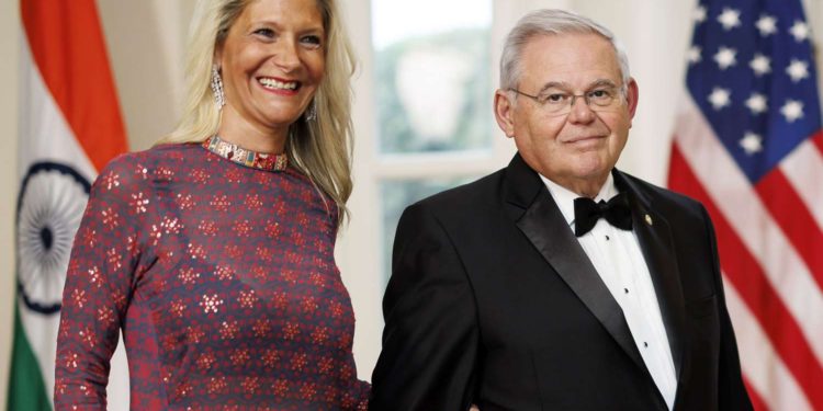 Bob Menendez renuncia temporalmente como Presidente del Comité de relaciones exteriores