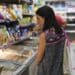 Se desploma el peso y sube la inflación: economía de Argentina continúa en declive