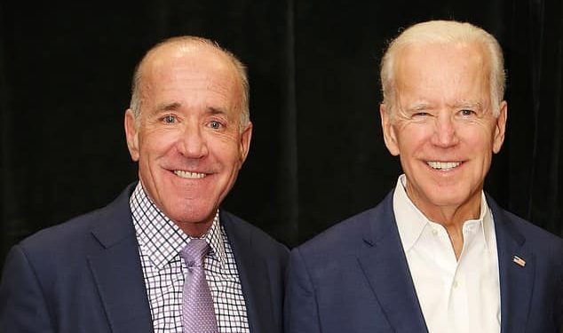 Otro escándalo de clan Biden: Hermano menor del presidente aparece desnudo en página de citas gay