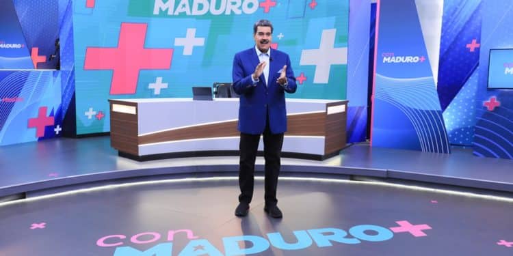 Maduro se reúne con opositores de hojalata y pide que se levanten las sanciones