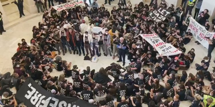 Manifestantes pro Palestina invadieron edificio del Capitolio de EEUU
