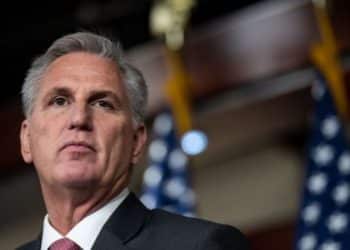 McCarthy reta a sus detractores ante moción en su contra en el Congreso