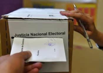 Cierran las urnas electorales en Argentina con una participación del 74%