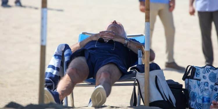 En medio de la crisis gubernamental y la guerra en Israel, Joe Biden decidió tomar un descanso en la playa