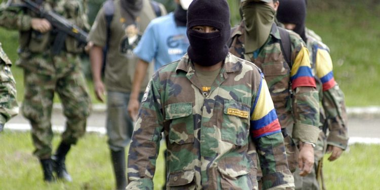 Disidencias de las FARC suspenden diálogos con el gobierno colombiano