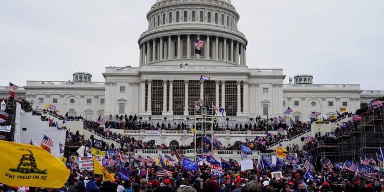 Mike Johnson publicará videos de seguridad sobre protesta en Capitolio que evidenciará lo que «realmente sucedió»