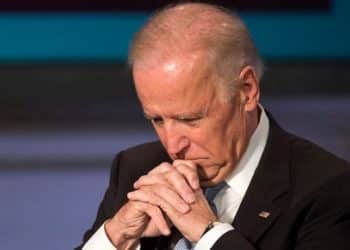 Biden pierde apoyo en los grupos demográficos claves mientras continúa bajando en las encuestas