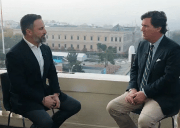 Tucker Carlson entrevistó a Abascal en plena protesta contra Sánchez: «Estoy dispuesto a todo»
