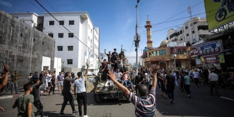 Israel exige explicaciones a AP, CNN y Reuters: ¿Cómo sus periodistas sabían sobre el ataque de Hamás?