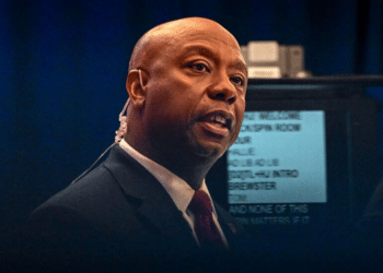 Tim Scott anunció el retiro de su candidatura republicana a las presidenciales 2024