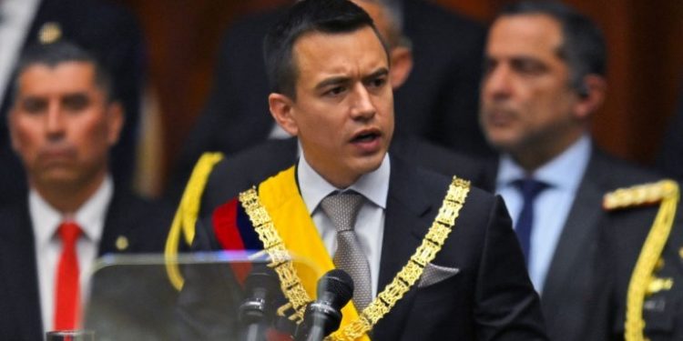 Relaciones bilaterales entre Colombia y Ecuador: Petro asiste a la ceremonia de investidura de Noboa