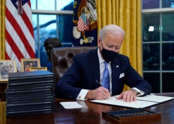 Biden plantea controversiales regulaciones al servicio de internet en EE.UU