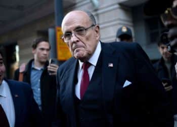Rudy Giuliani se declaró en bancarrota tras ordenársele pagar $148 millones por difamación